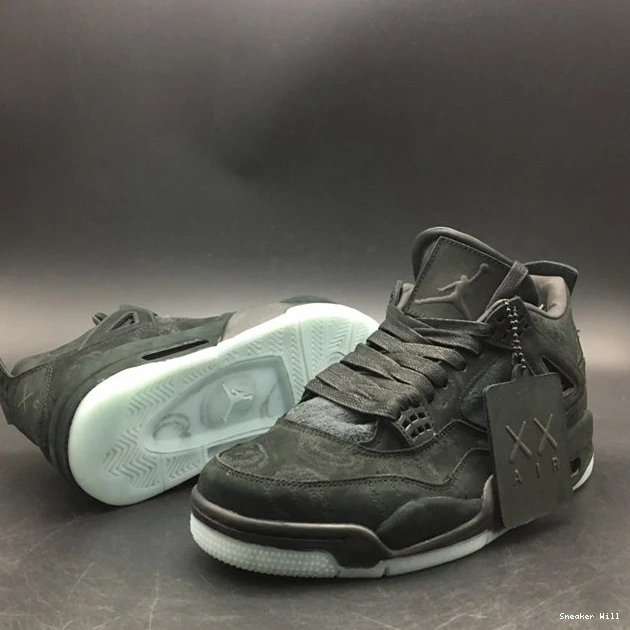 Trendy 922 4 Kaws Jordan 930155-001 Retro Black 0606